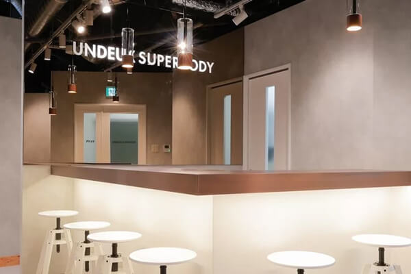 UNDEUX SUPERBODY 博多スタジオのエントランス